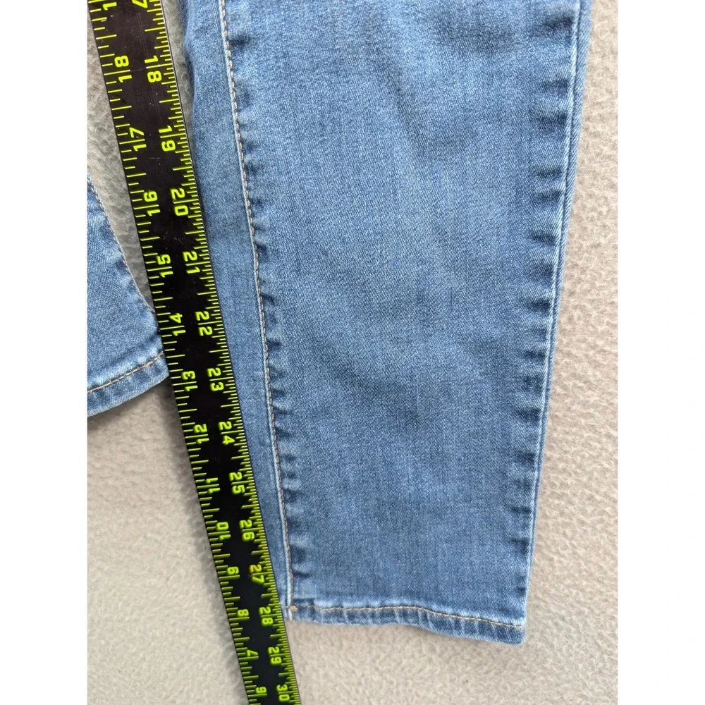 Levis these levi